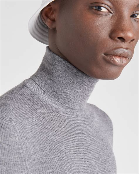 Slate Gray Cashmere Turtleneck 